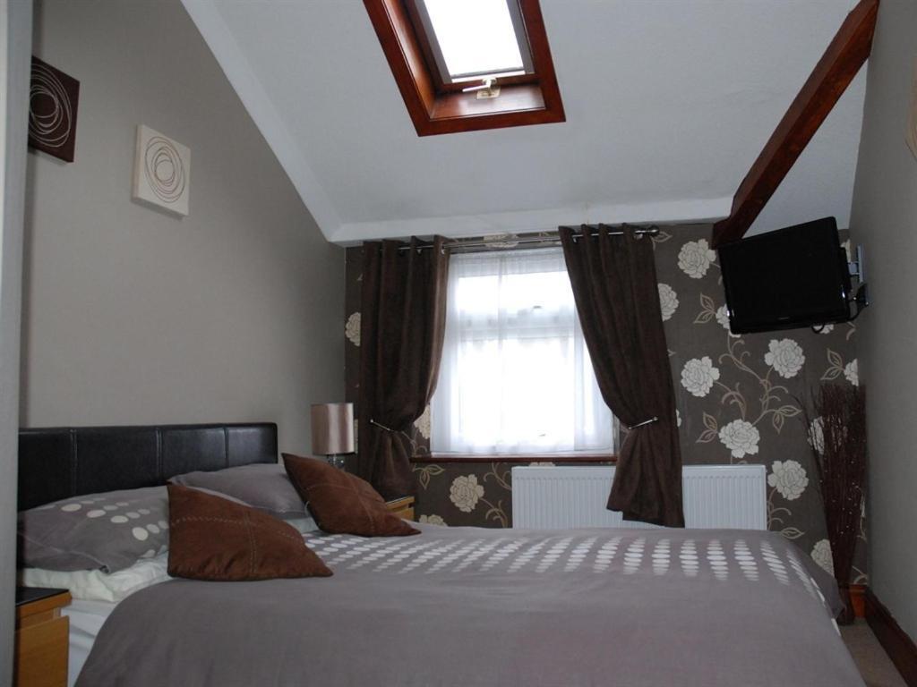 Tanes Hotel Cardiff Quarto foto