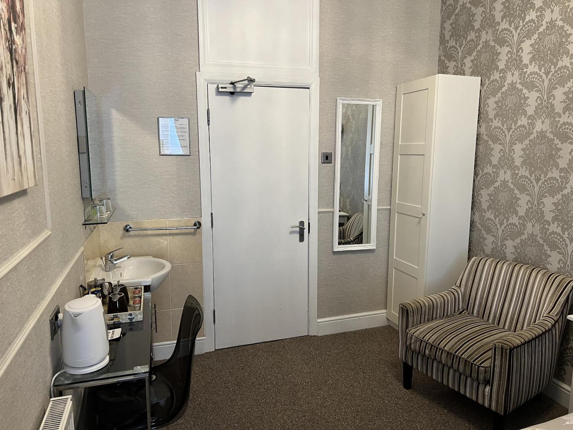 Tanes Hotel Cardiff Quarto foto