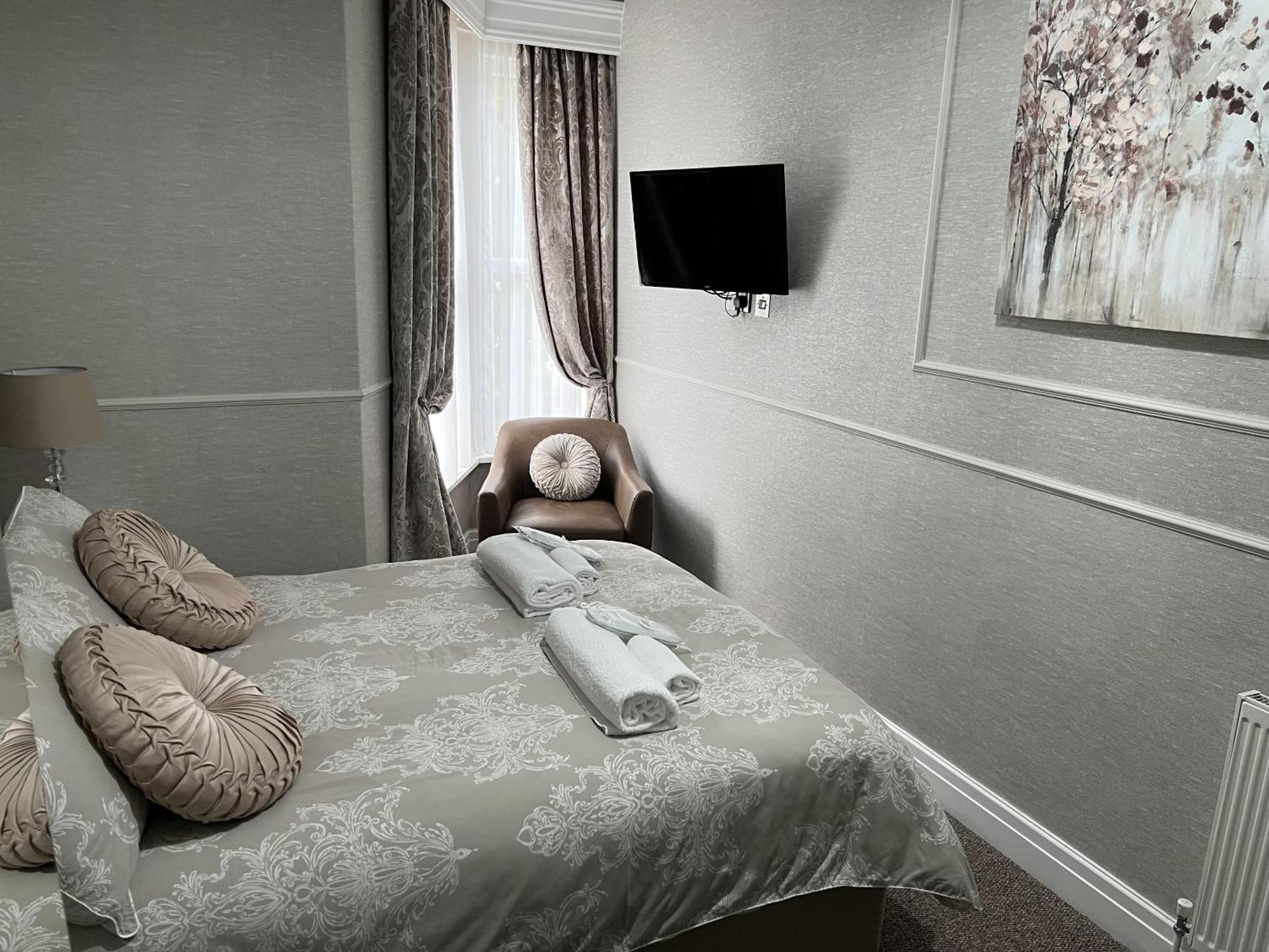 Tanes Hotel Cardiff Quarto foto